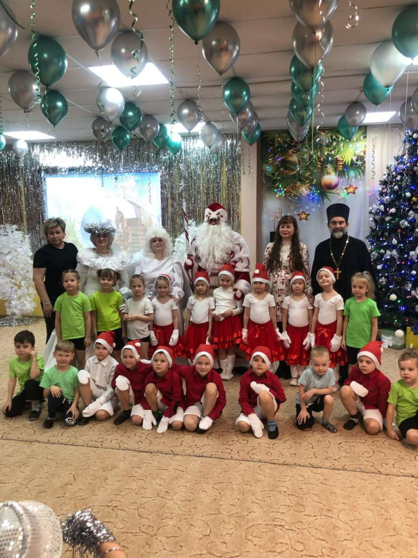 24 января в детском саду Звездный г. Дмитров прошёл утренник посвященный Празднованию Рождества и Крещения Господня.