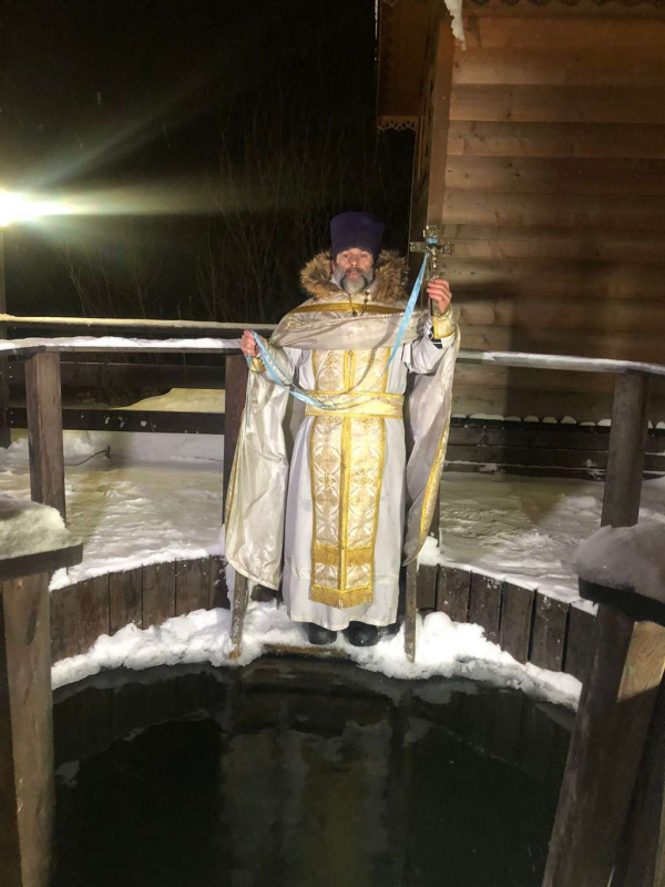В ночь с 18 на 19 января на святом источнике Покровского храма с. Жестылево прошло Великое освящение воды.