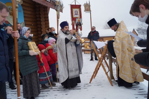 В селе Жестылево состоялось освящение часовни-купели в честь Покрова Пресвятой Богородицы