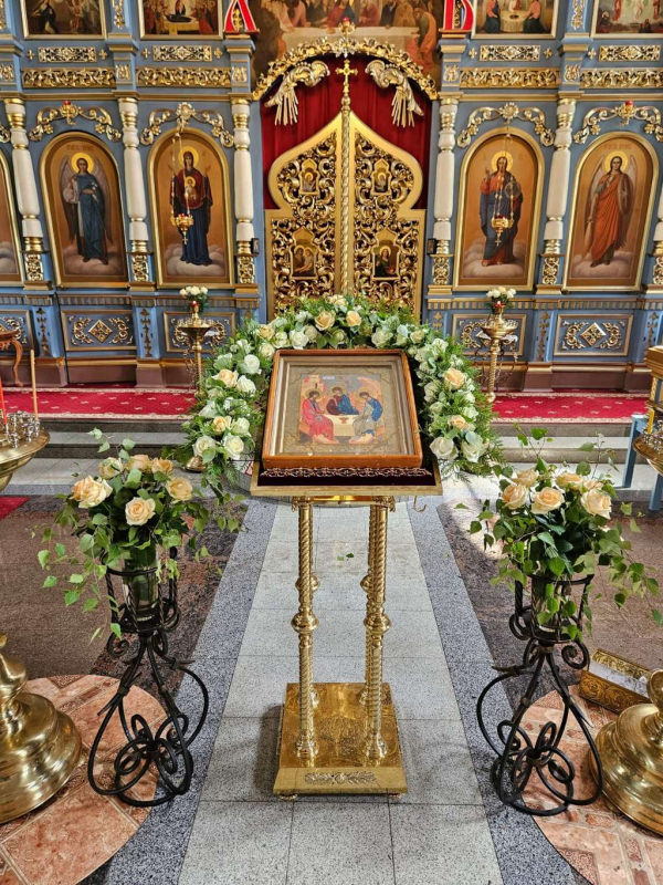 4 июня в Покровском храме с. Жестылево прошёл Праздник День Святой Троицы.