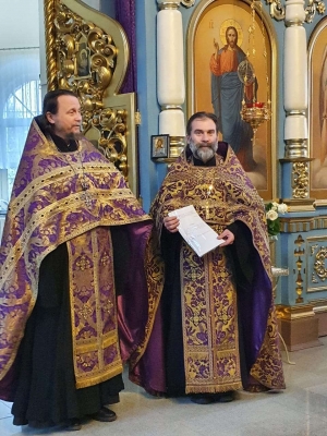 17 апреля - всенощное бдение и награждение настоятеля храма священника Александра Юденко золотым крестом