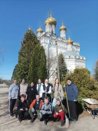 3 апреля на территории Покровского храма с. Жестылево прошёл субботник.
