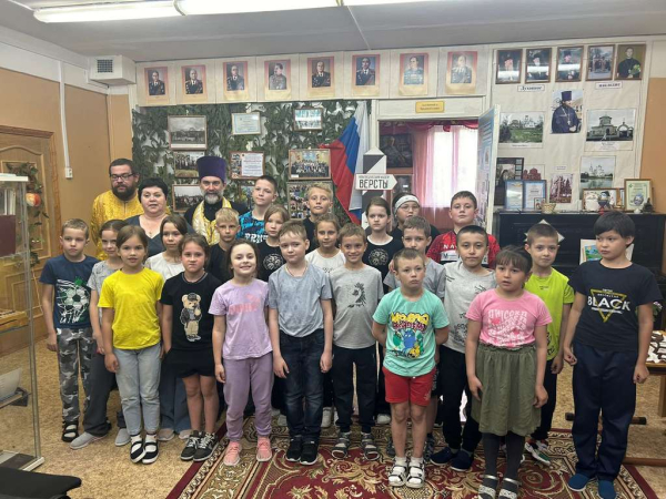 18 июля настоятель Покровского храма с. Жестылево священник Александр Юденко посетил летний лагерь при средней школе п. Рыбное.