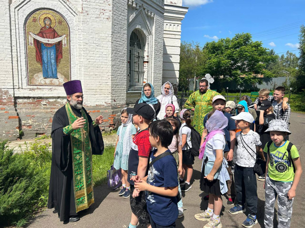 25 июня в Покровском храме с. Жестылево прошла экскурсия детского летнего лагеря средней школы п. Рыбное.