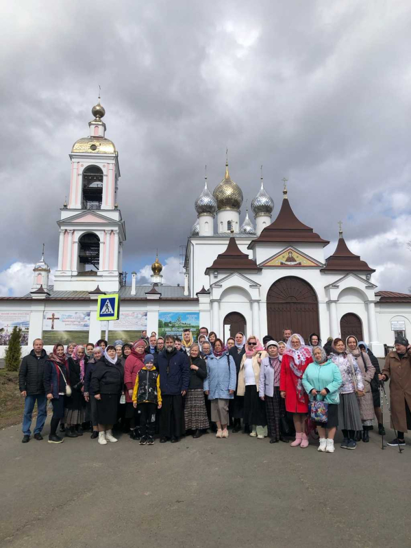 15 апреля совершилась паломническая поездка к Животворящему Кресту в с. Гаденово.